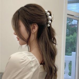 Pearl Detail Hair Claw